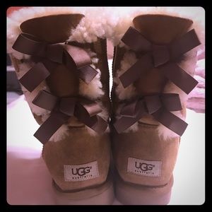 PERFECT CONDITION BAILY BOW UGGS